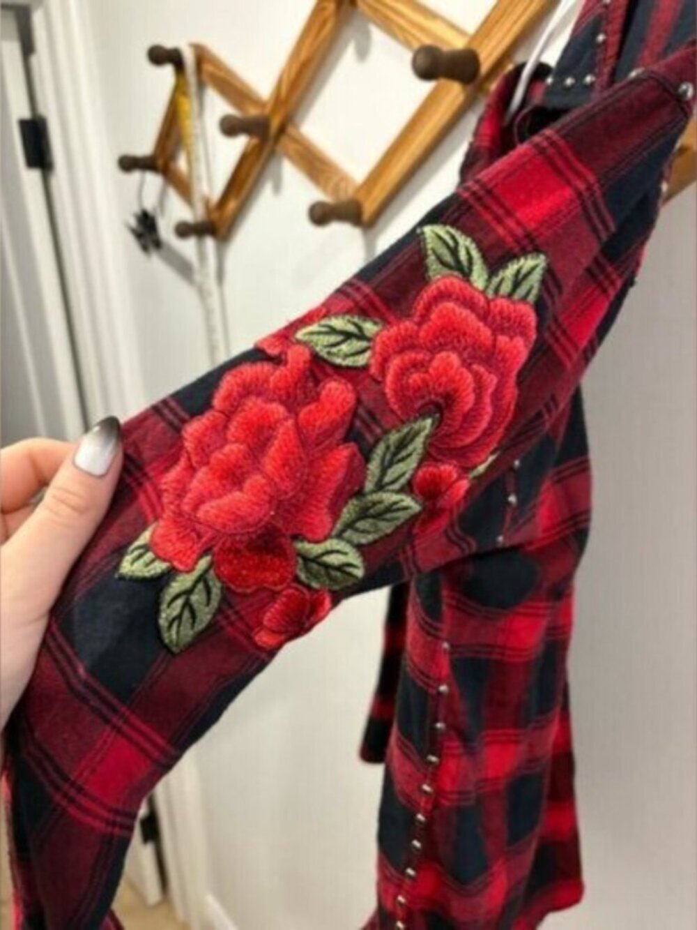 RAILS Hunter Plaid Flannel Shirt Frayed Hem Embroidered Rose Red Black XS